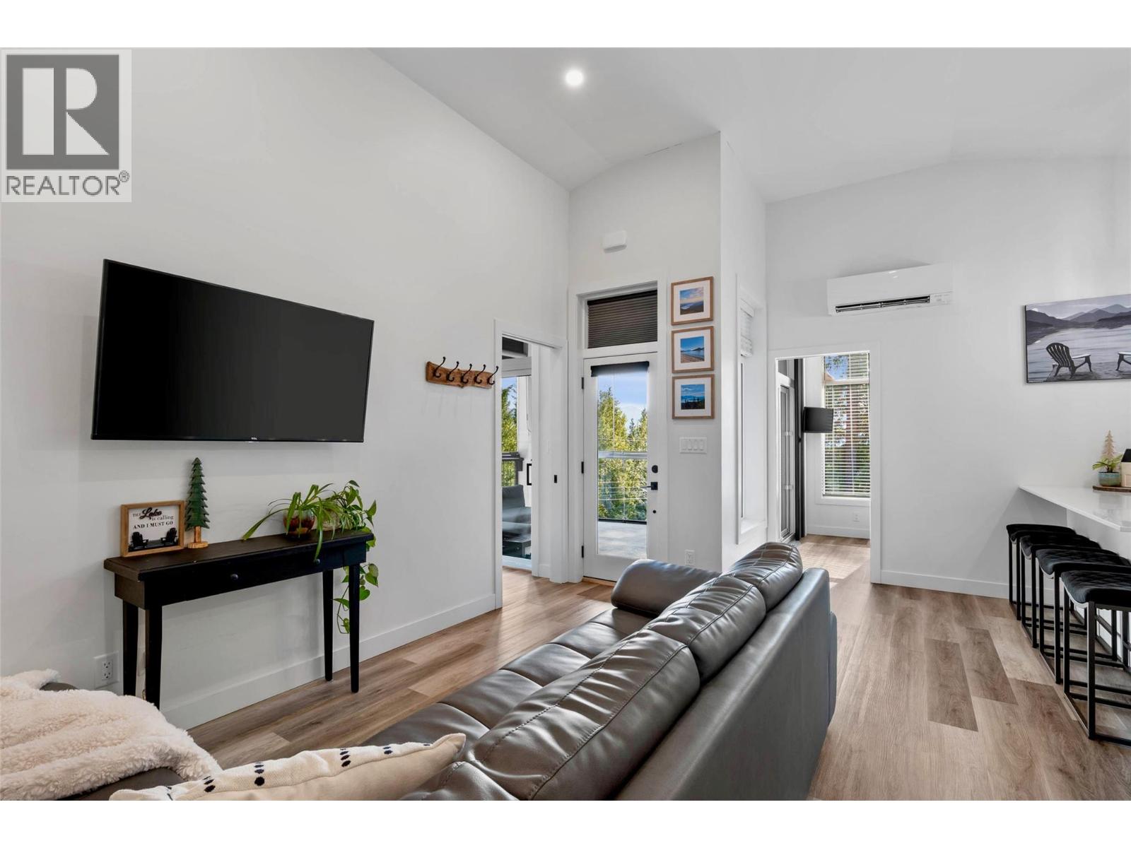 2731 Fairview Road, Anglemont, British Columbia  V0E 1M8 - Photo 12 - 10380574