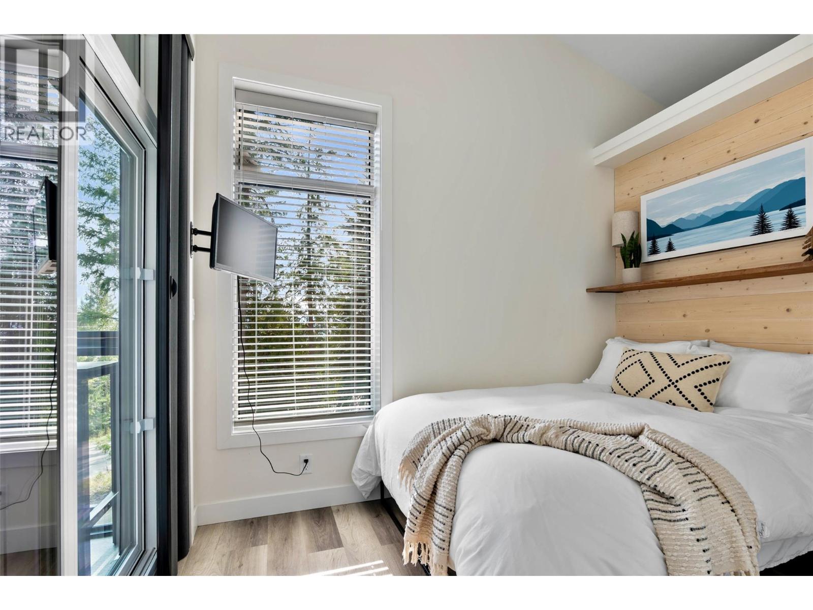 2731 Fairview Road, Anglemont, British Columbia  V0E 1M8 - Photo 13 - 10380574