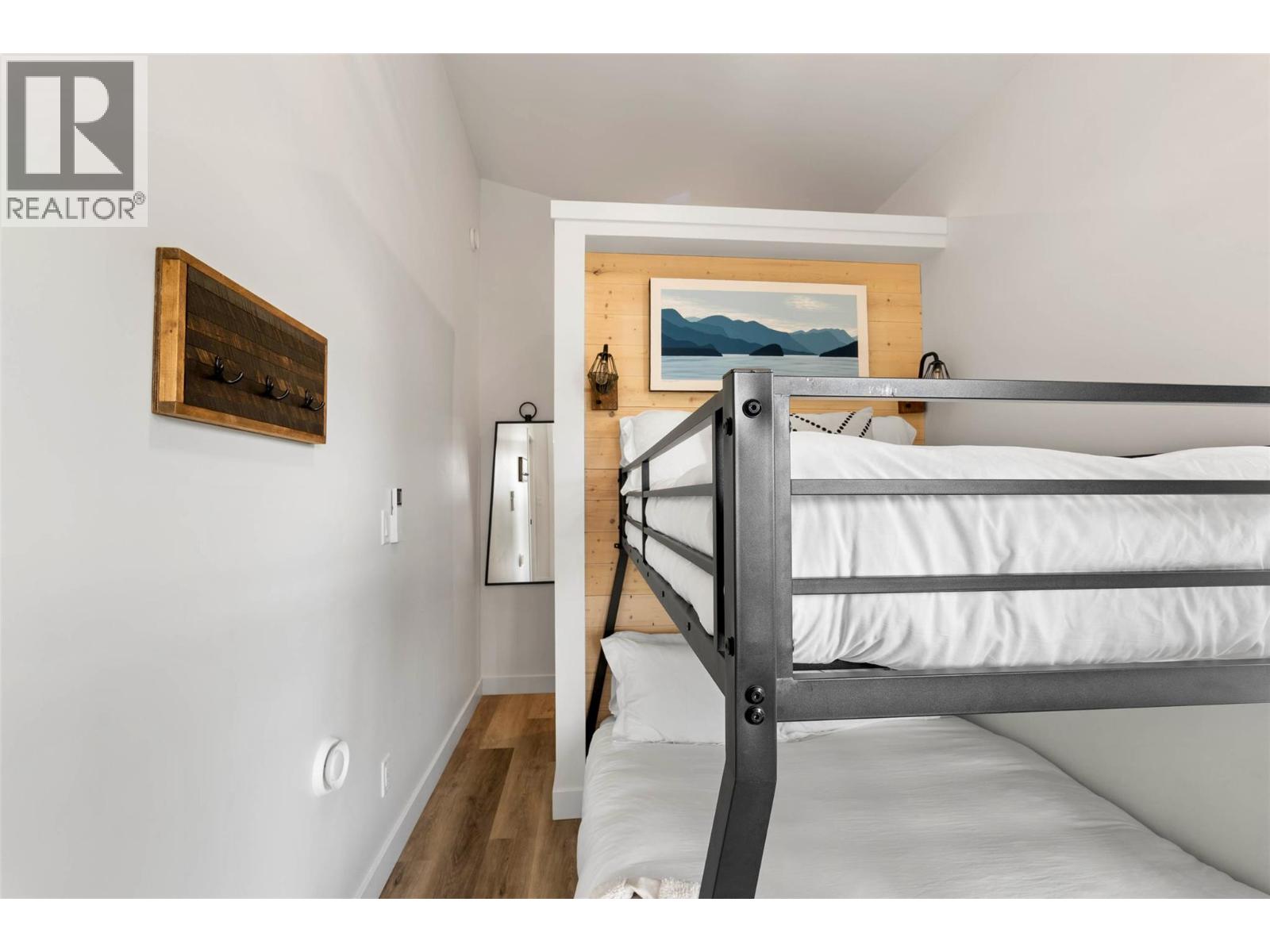 2731 Fairview Road, Anglemont, British Columbia  V0E 1M8 - Photo 17 - 10380574