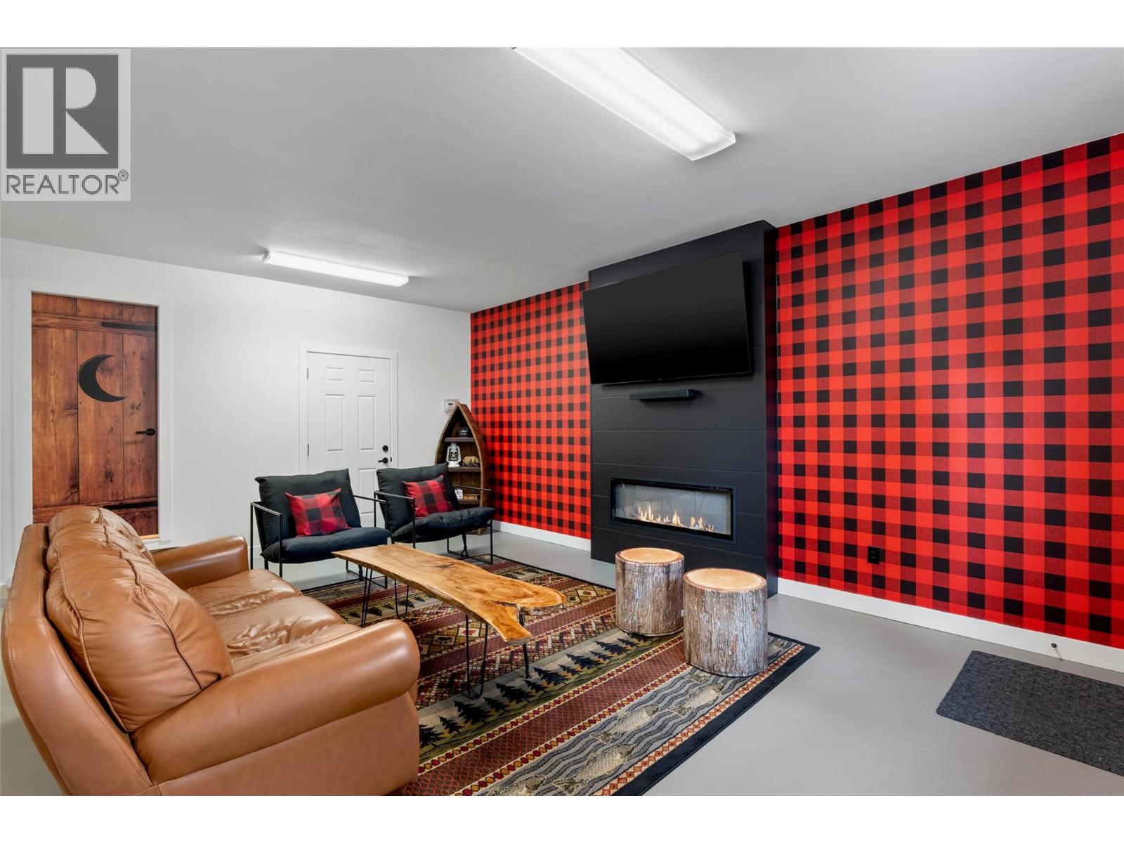 2731 Fairview Road, Anglemont, British Columbia  V0E 1M8 - Photo 19 - 10380574