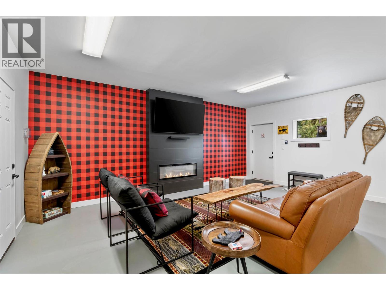 2731 Fairview Road, Anglemont, British Columbia  V0E 1M8 - Photo 21 - 10380574