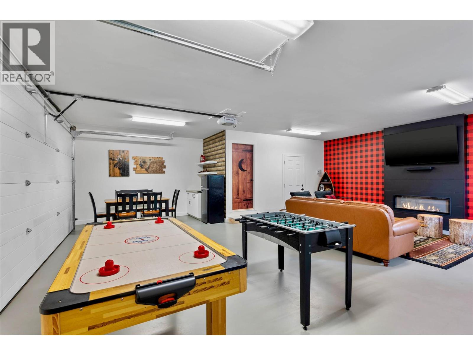 2731 Fairview Road, Anglemont, British Columbia  V0E 1M8 - Photo 22 - 10380574