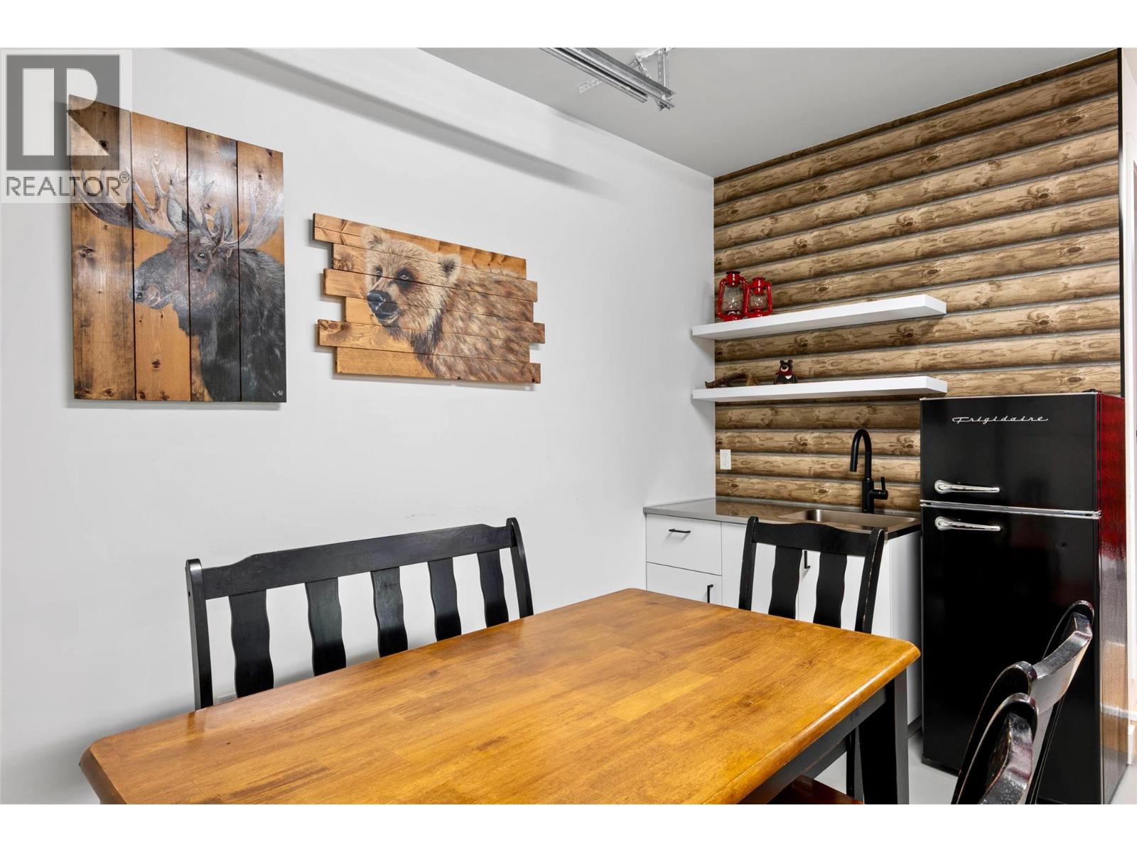 2731 Fairview Road, Anglemont, British Columbia  V0E 1M8 - Photo 23 - 10380574