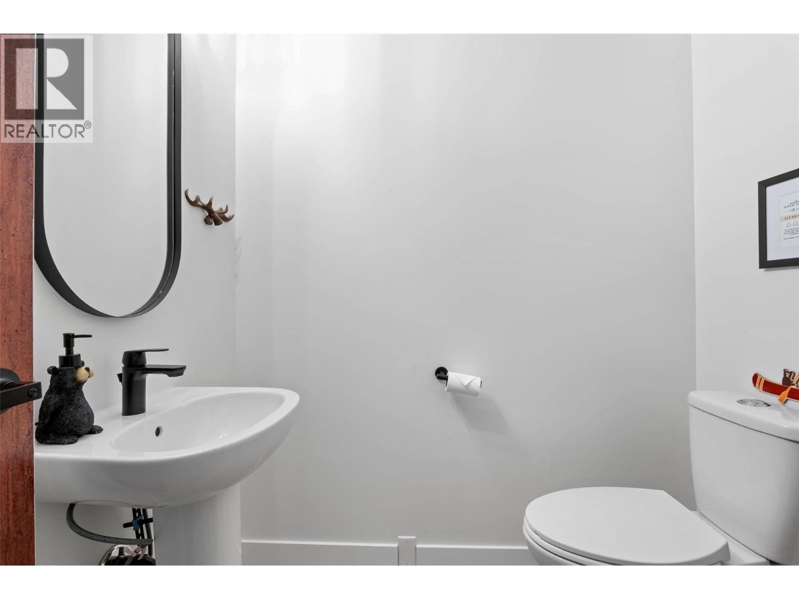 2731 Fairview Road, Anglemont, British Columbia  V0E 1M8 - Photo 24 - 10380574