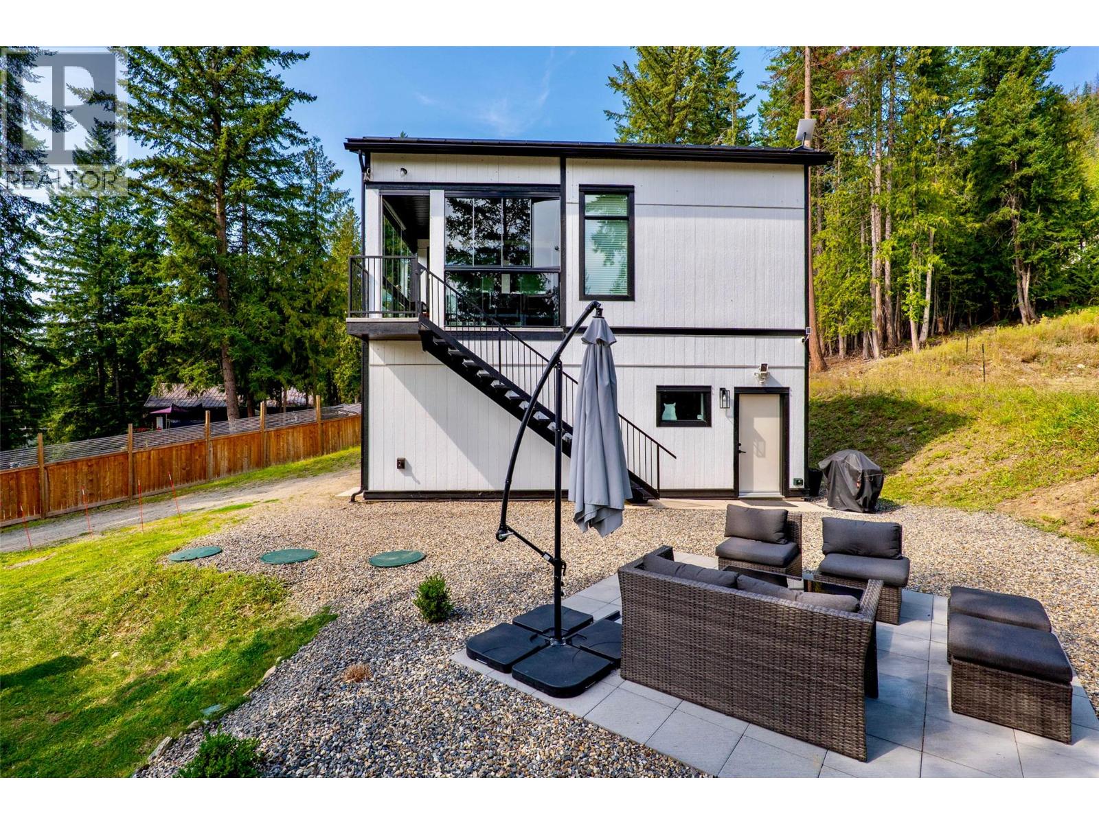 2731 Fairview Road, Anglemont, British Columbia  V0E 1M8 - Photo 26 - 10380574