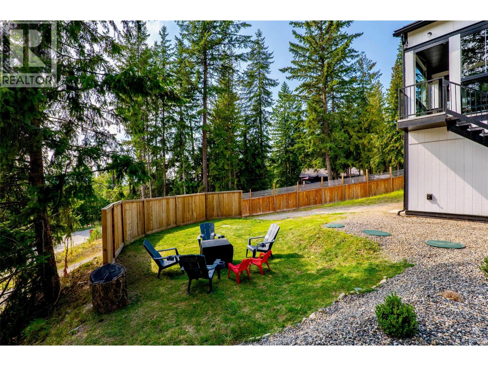 2731 Fairview Road, Anglemont, British Columbia  V0E 1M8 - Photo 28 - 10380574