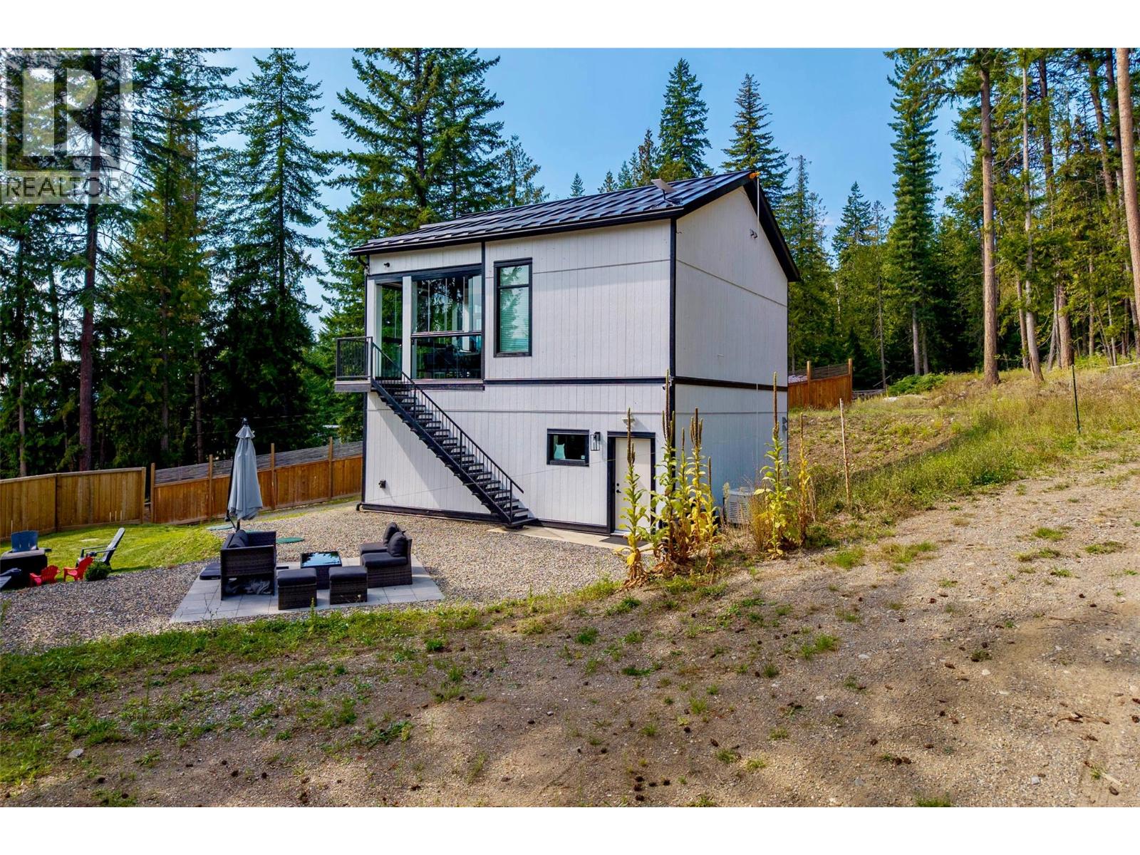 2731 Fairview Road, Anglemont, British Columbia  V0E 1M8 - Photo 30 - 10380574