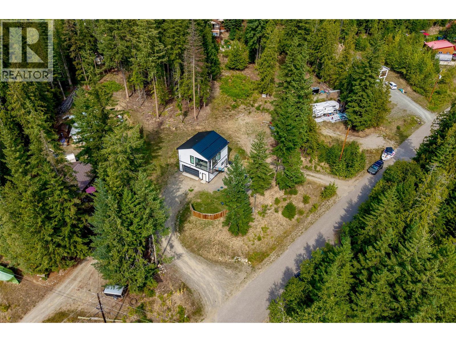 2731 Fairview Road, Anglemont, British Columbia  V0E 1M8 - Photo 32 - 10380574
