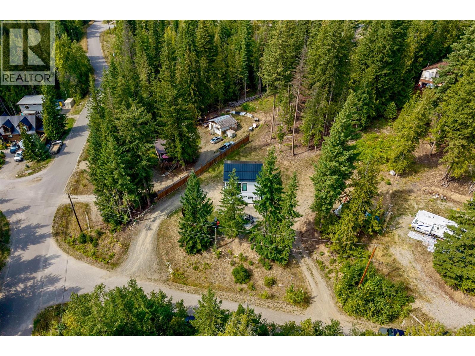 2731 Fairview Road, Anglemont, British Columbia  V0E 1M8 - Photo 33 - 10380574