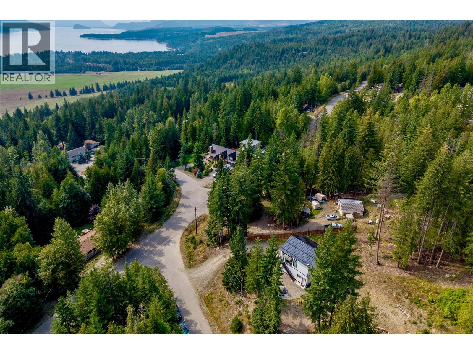 2731 Fairview Road, Anglemont, British Columbia  V0E 1M8 - Photo 34 - 10380574