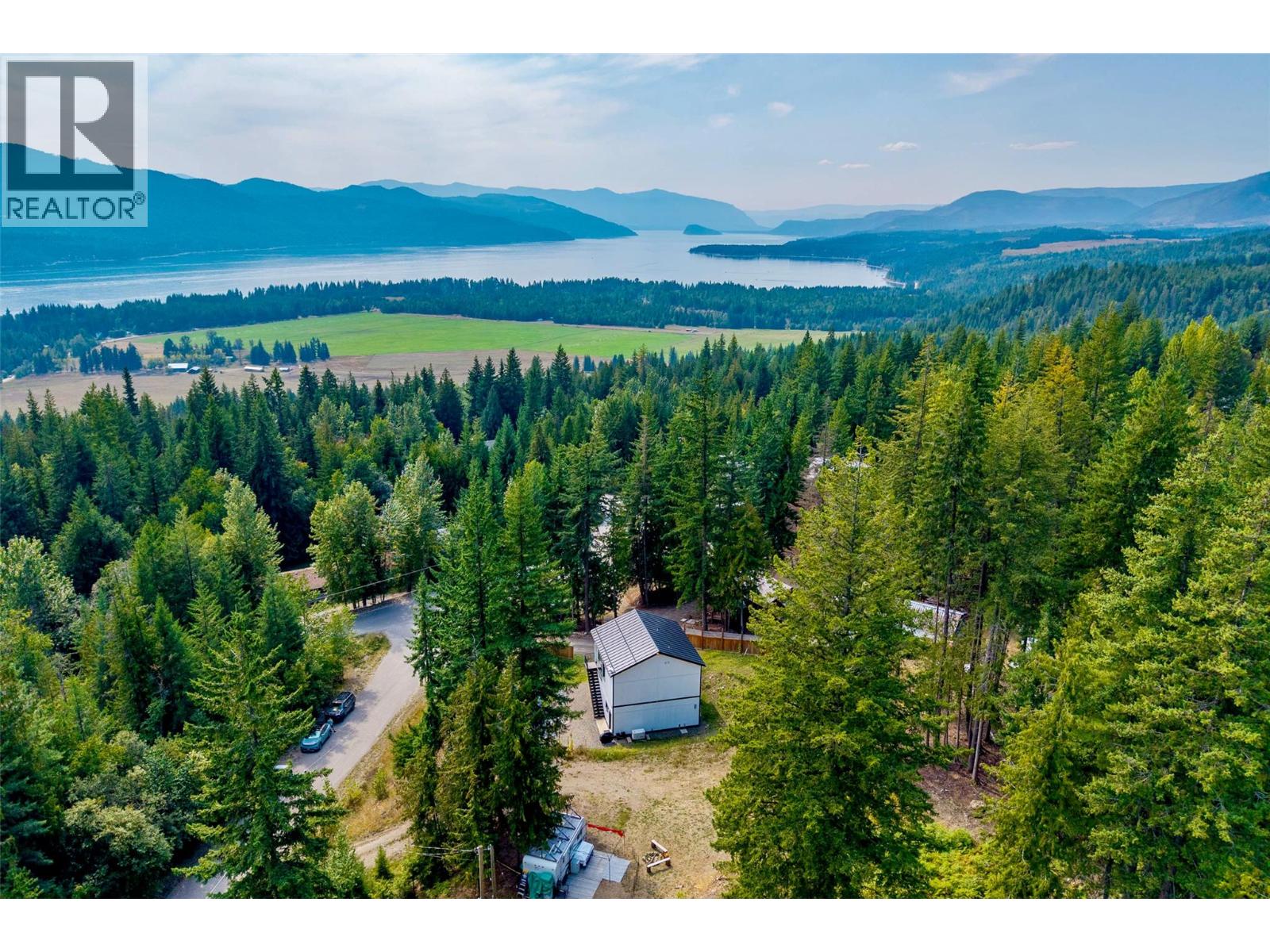 2731 Fairview Road, Anglemont, British Columbia  V0E 1M8 - Photo 35 - 10380574