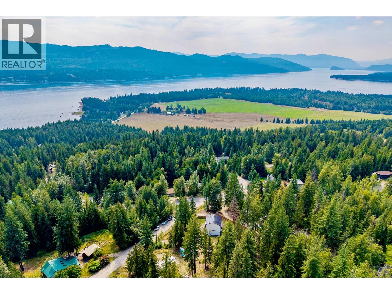 2731 Fairview Road, Anglemont, British Columbia  V0E 1M8 - Photo 36 - 10380574