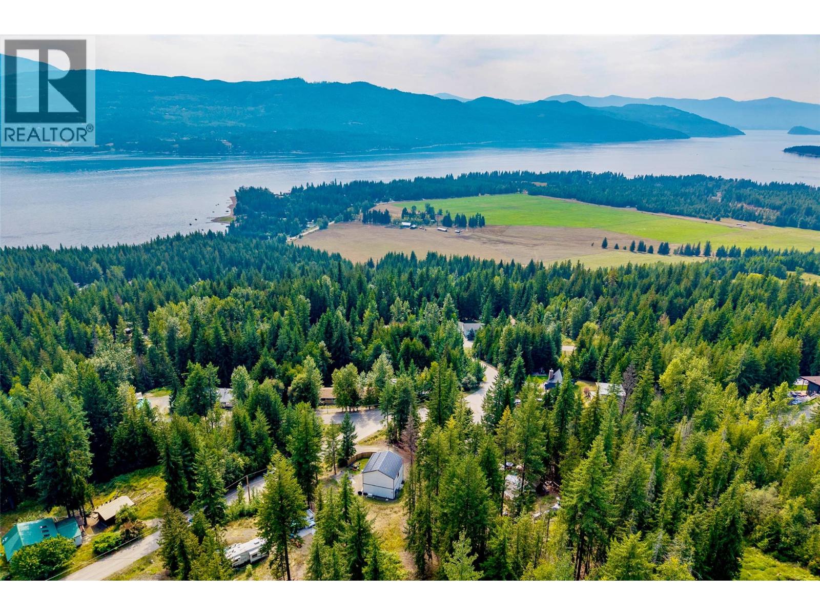 2731 Fairview Road, Anglemont, British Columbia  V0E 1M8 - Photo 37 - 10380574