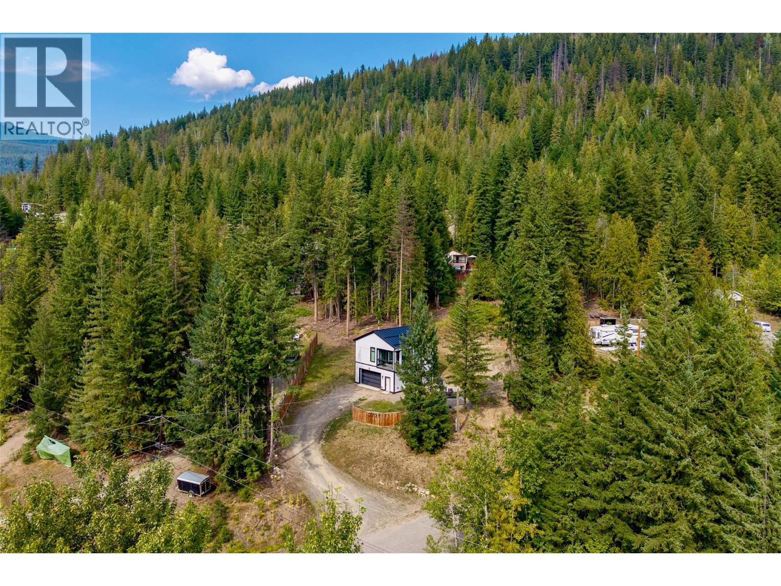 2731 Fairview Road, Anglemont, British Columbia  V0E 1M8 - Photo 42 - 10380574