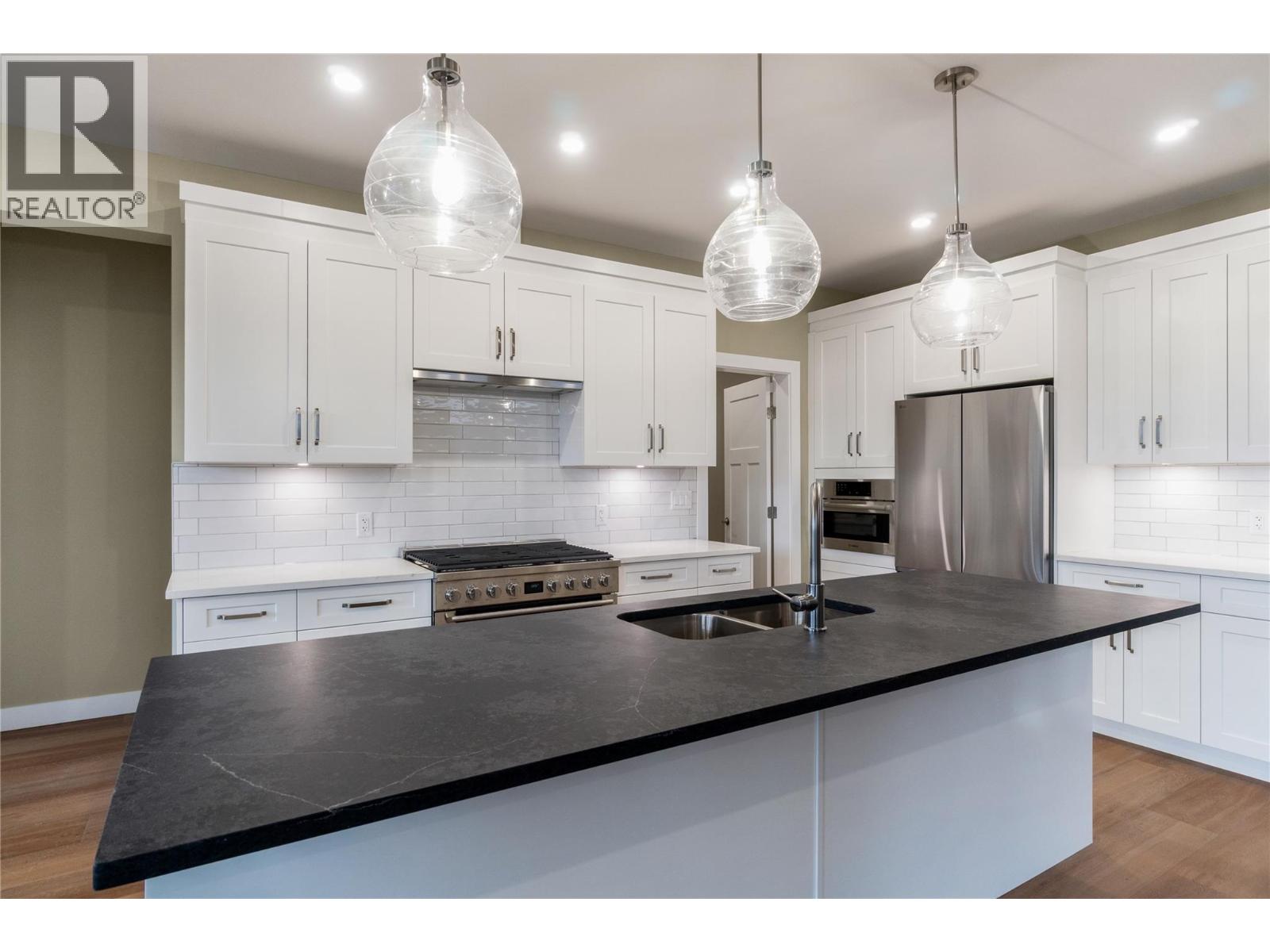 1905 35 Street Ne, Salmon Arm, British Columbia  V1E 1M9 - Photo 16 - 10381019