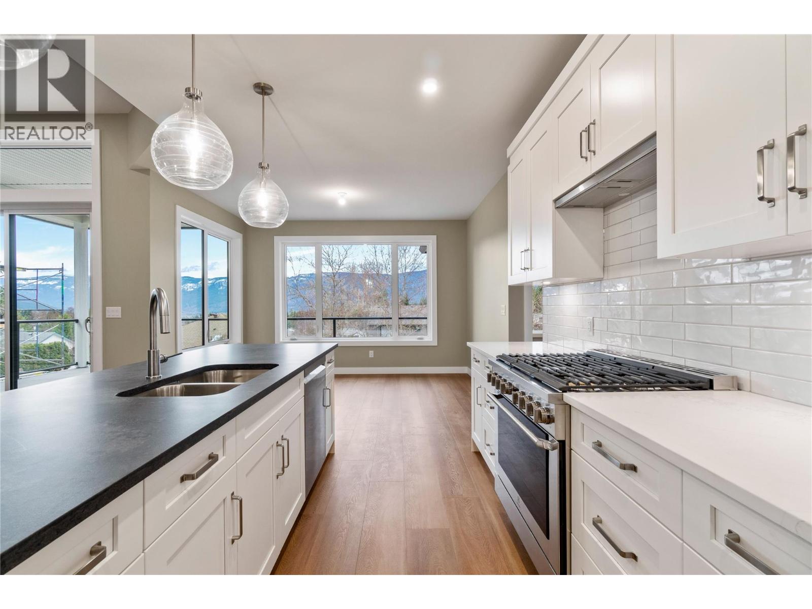 1905 35 Street Ne, Salmon Arm, British Columbia  V1E 1M9 - Photo 18 - 10381019