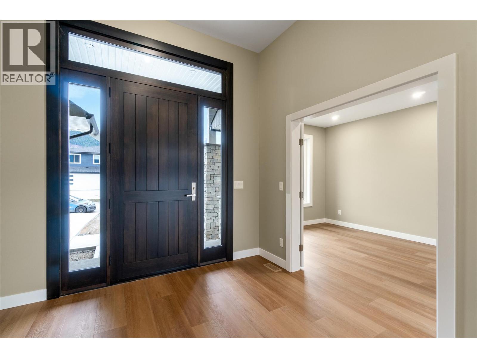 1905 35 Street Ne, Salmon Arm, British Columbia  V1E 1M9 - Photo 5 - 10381019