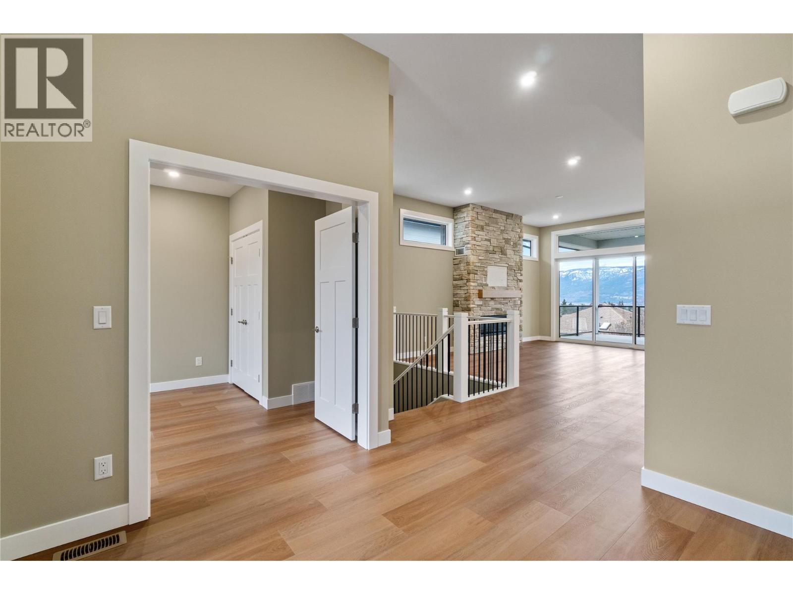 1905 35 Street Ne, Salmon Arm, British Columbia  V1E 1M9 - Photo 6 - 10381019