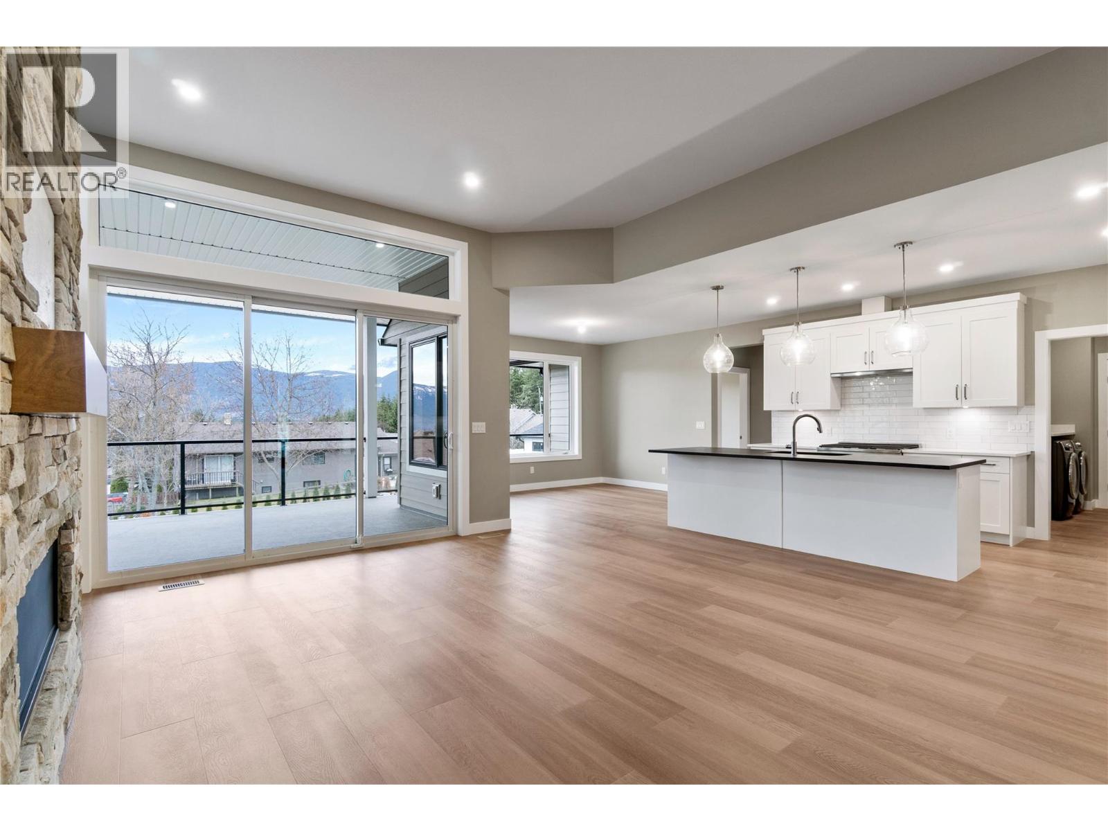 1905 35 Street Ne, Salmon Arm, British Columbia  V1E 1M9 - Photo 9 - 10381019