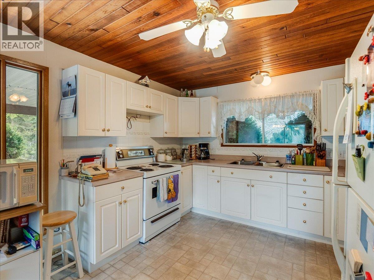 5641 Slocan River Road, Winlaw, British Columbia  V0G 2J0 - Photo 7 - 10381035