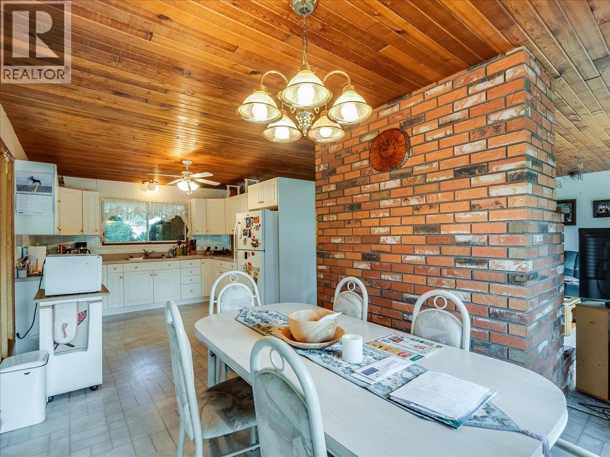 5641 Slocan River Road, Winlaw, British Columbia  V0G 2J0 - Photo 9 - 10381035