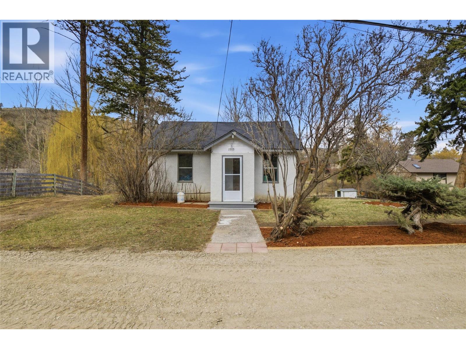 1915 Shumway Road, Kamloops, British Columbia  V2C 6T7 - Photo 2 - 10381020