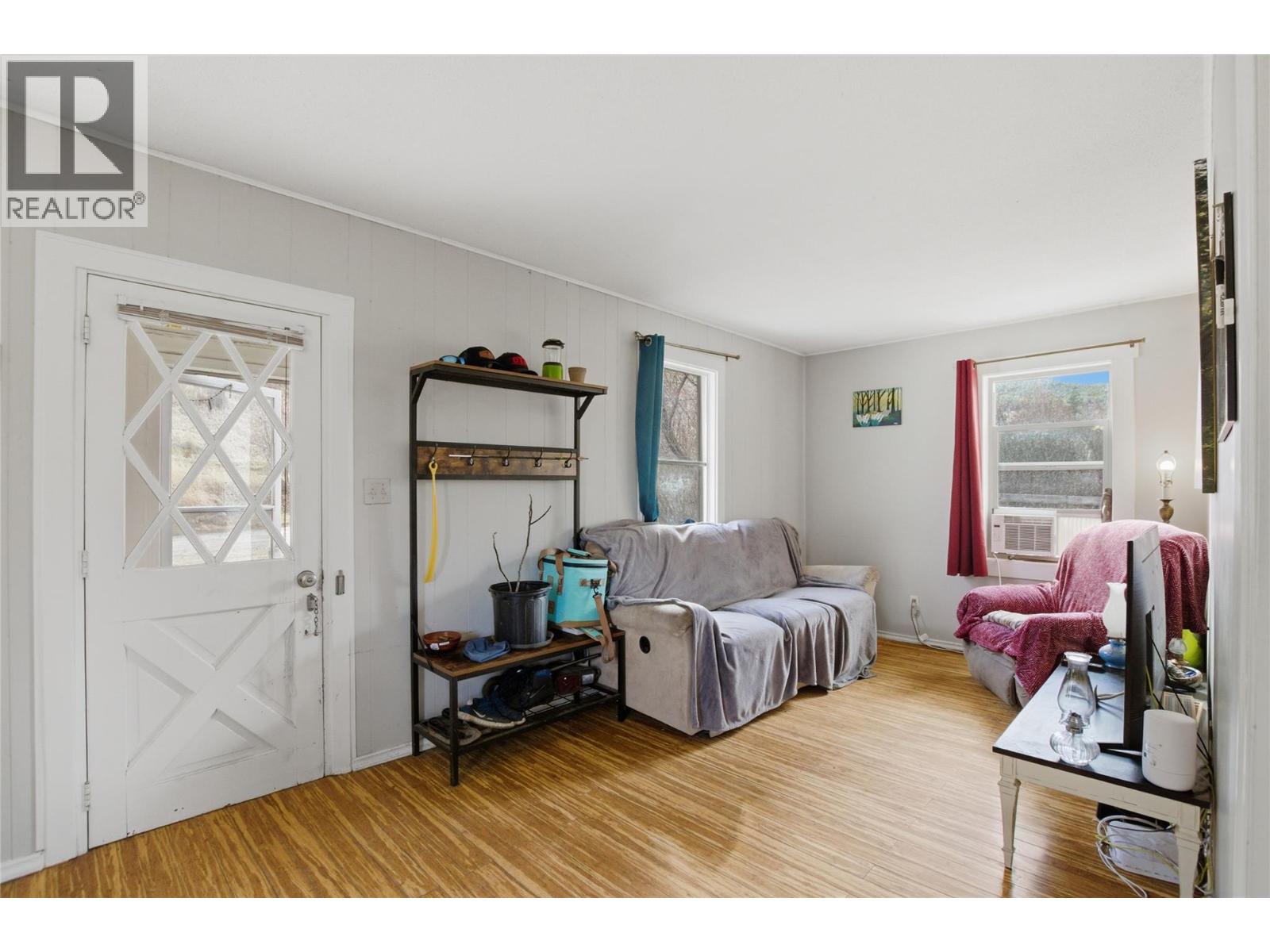 1915 Shumway Road, Kamloops, British Columbia  V2C 6T7 - Photo 3 - 10381020