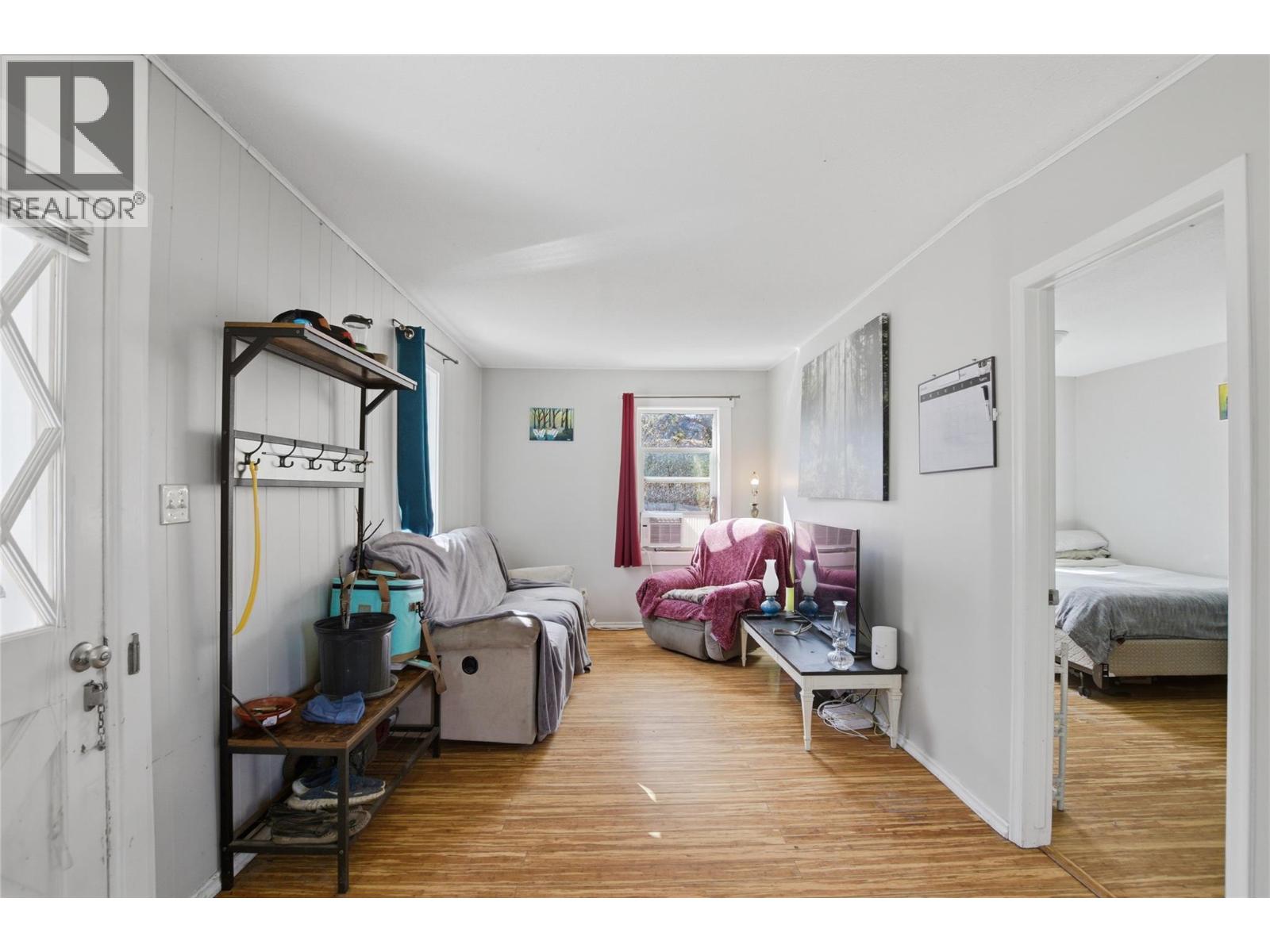 1915 Shumway Road, Kamloops, British Columbia  V2C 6T7 - Photo 4 - 10381020