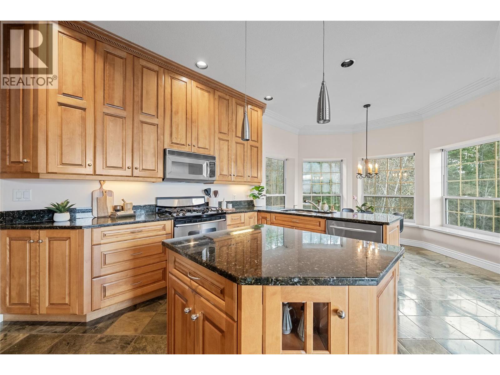 3676 Mcbride Road, Blind Bay, British Columbia  V0E 1H1 - Photo 14 - 10380658