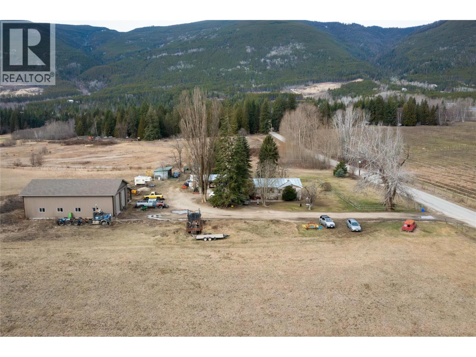 5311 30 Avenue Nw, Salmon Arm, British Columbia  V1E 3A9 - Photo 1 - 10381042