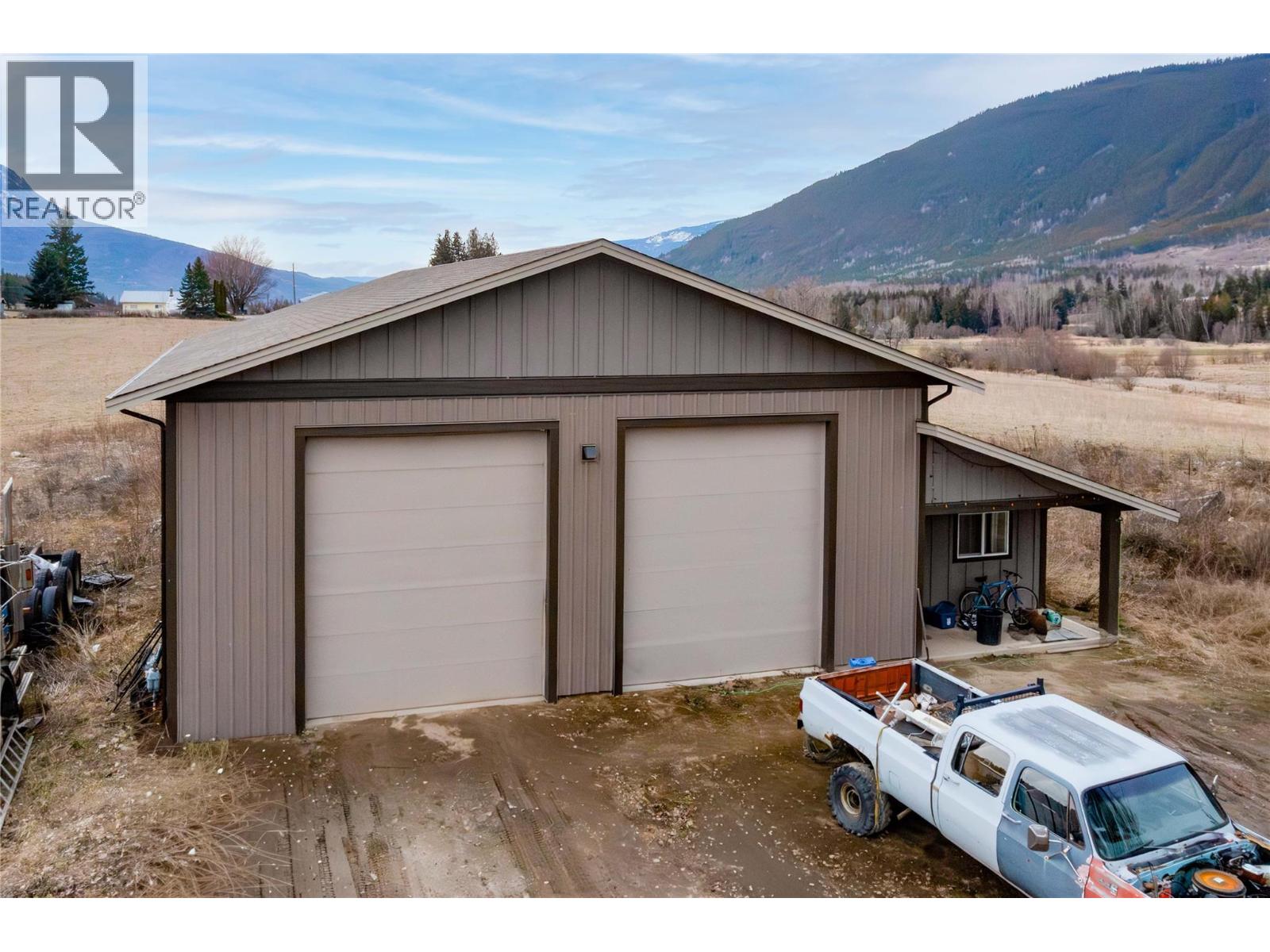 5311 30 Avenue Nw, Salmon Arm, British Columbia  V1E 3A9 - Photo 2 - 10381042