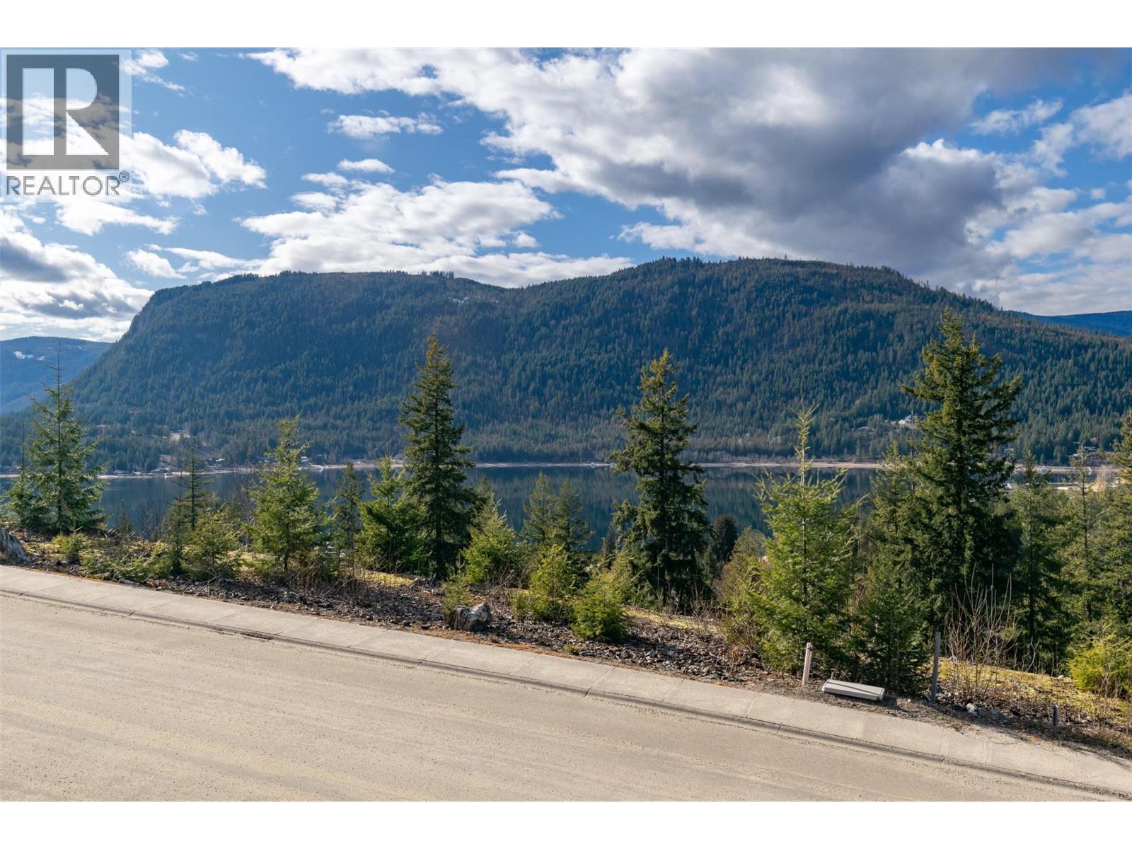 282 Bayview Drive, Sicamous, British Columbia  V0E 2V1 - Photo 2 - 10376870