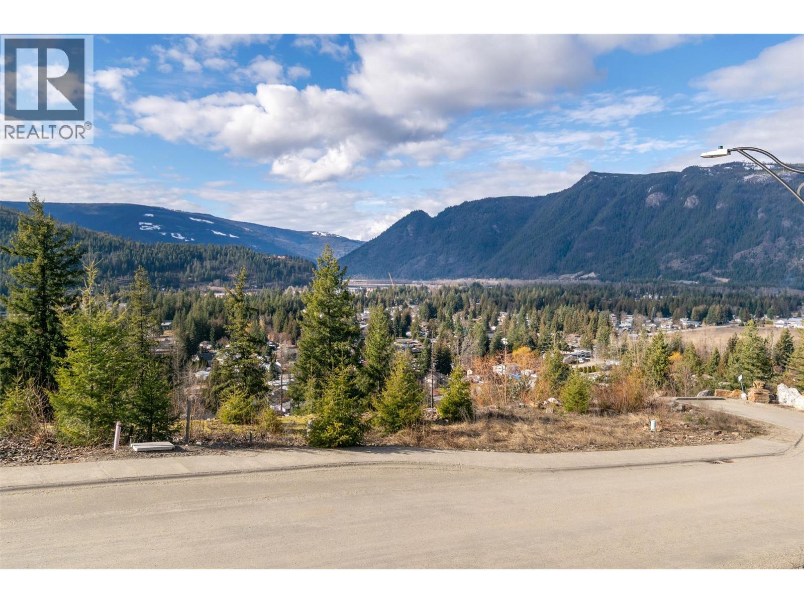 282 Bayview Drive, Sicamous, British Columbia  V0E 2V1 - Photo 3 - 10376870