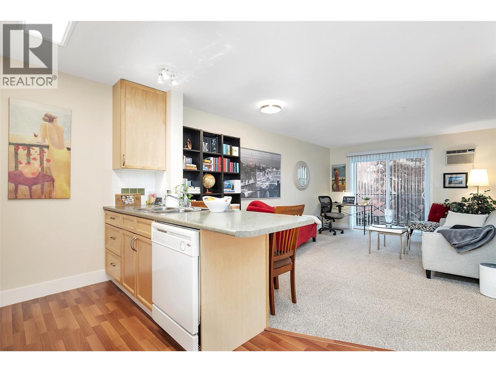 256 Hastings Avenue Unit# 301, Penticton, British Columbia  V2A 2V6 - Photo 2 - 10379802