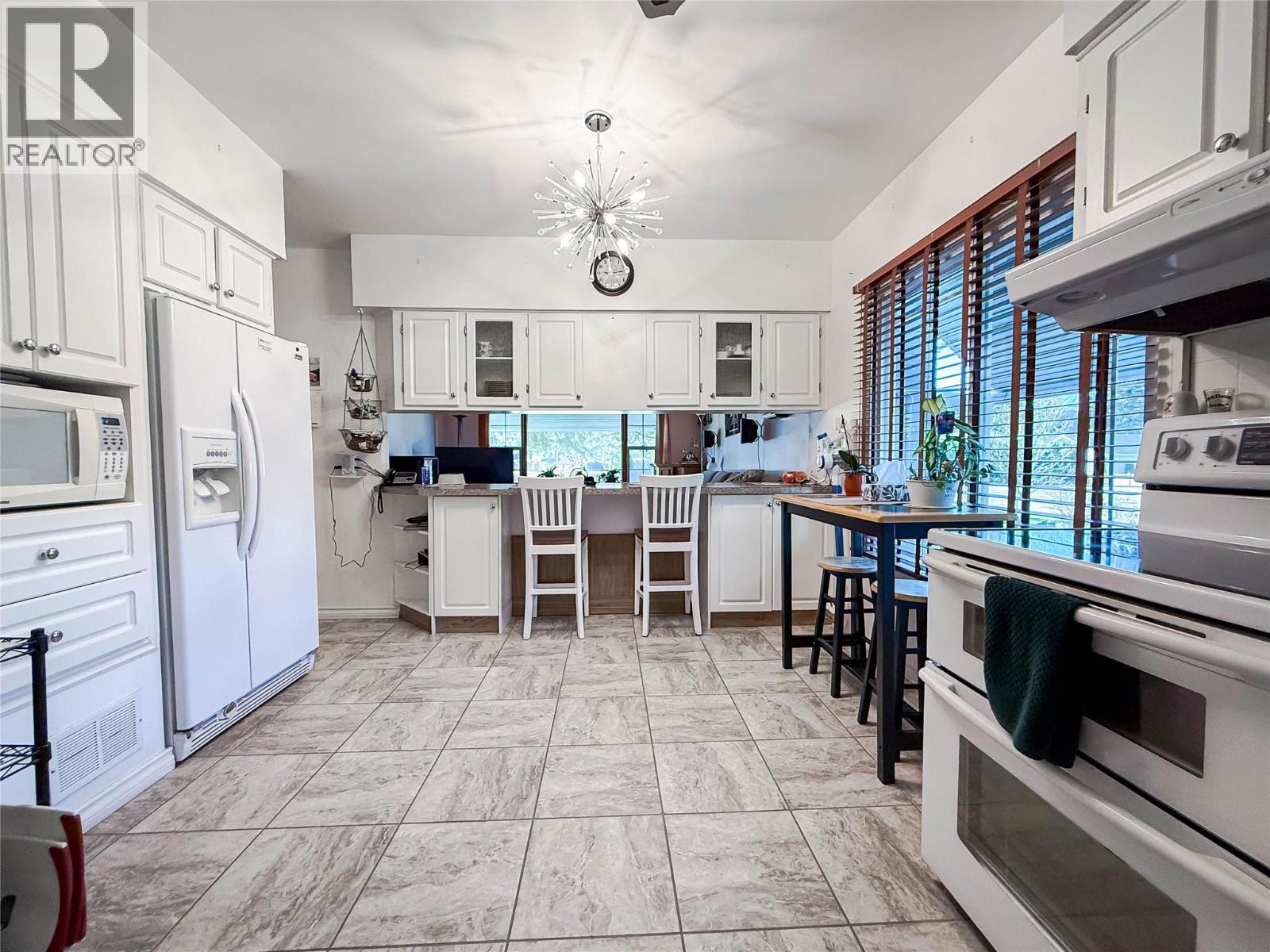 510 10th Avenue, Montrose, British Columbia  V0G 1P0 - Photo 10 - 10380818