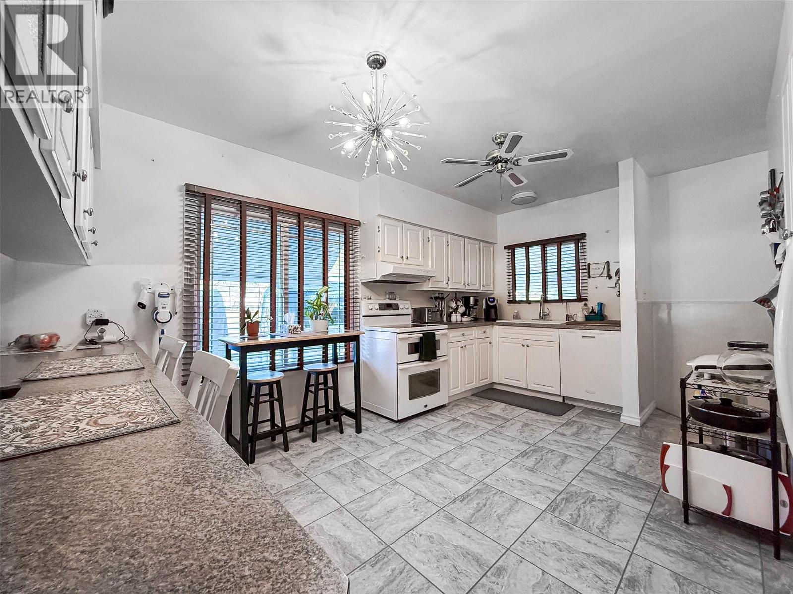 510 10th Avenue, Montrose, British Columbia  V0G 1P0 - Photo 12 - 10380818