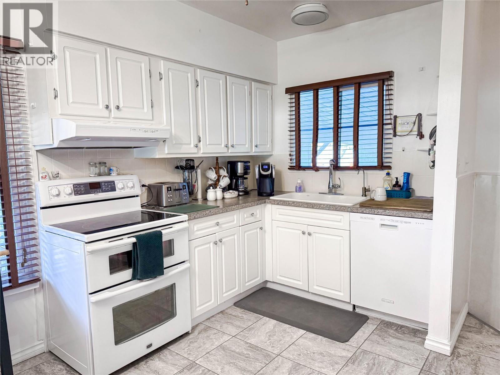 510 10th Avenue, Montrose, British Columbia  V0G 1P0 - Photo 14 - 10380818