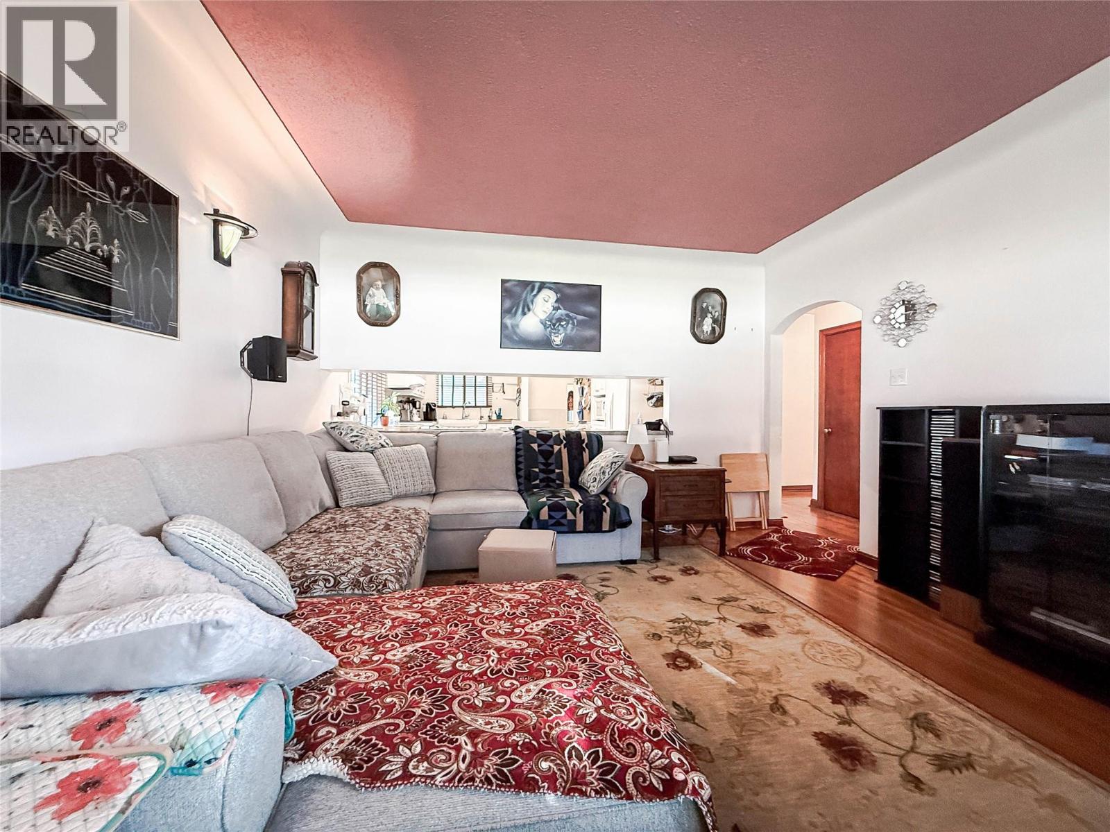 510 10th Avenue, Montrose, British Columbia  V0G 1P0 - Photo 17 - 10380818