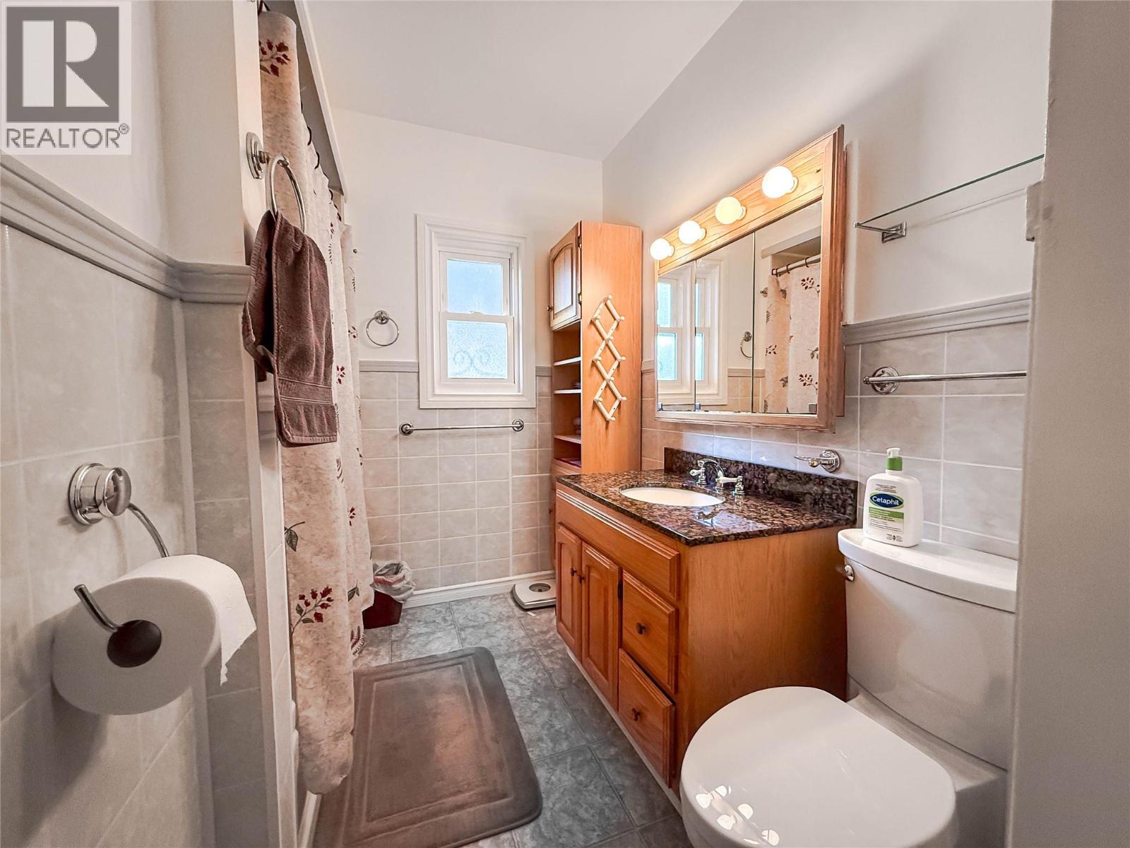 510 10th Avenue, Montrose, British Columbia  V0G 1P0 - Photo 20 - 10380818