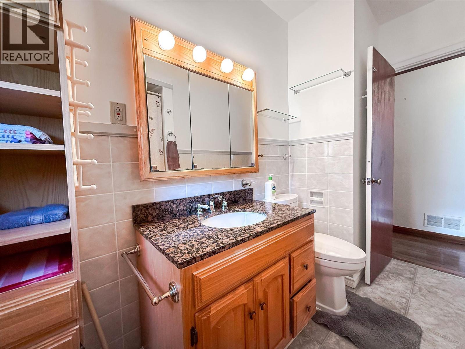 510 10th Avenue, Montrose, British Columbia  V0G 1P0 - Photo 22 - 10380818