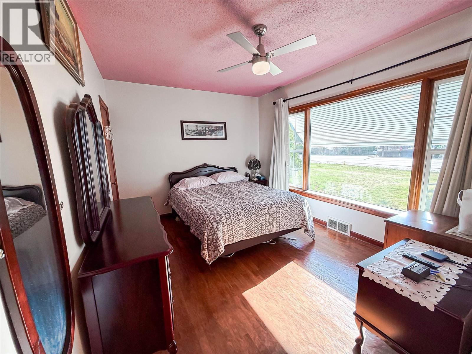 510 10th Avenue, Montrose, British Columbia  V0G 1P0 - Photo 23 - 10380818