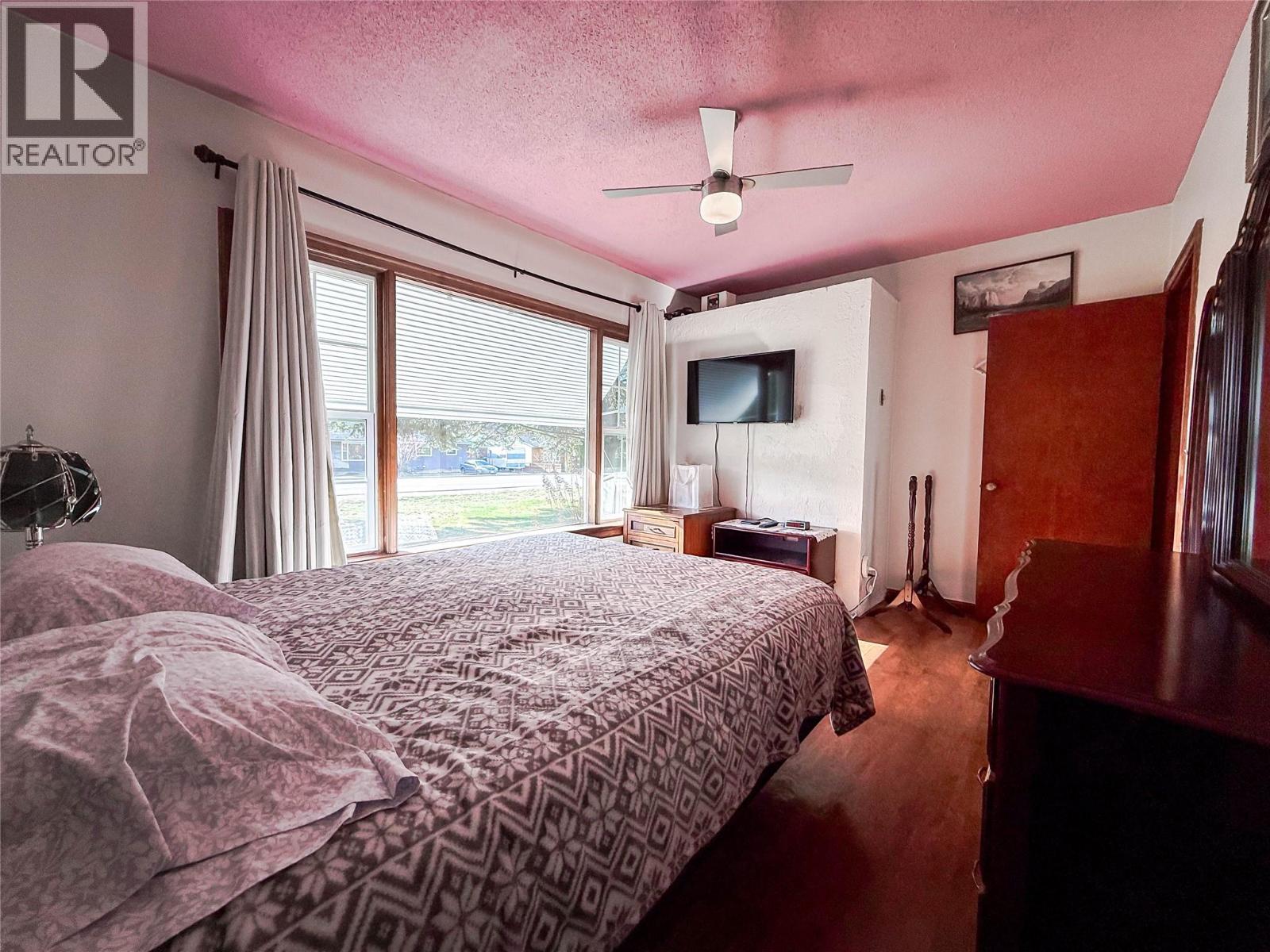 510 10th Avenue, Montrose, British Columbia  V0G 1P0 - Photo 24 - 10380818