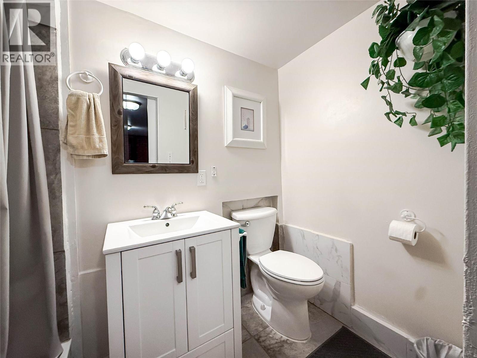 510 10th Avenue, Montrose, British Columbia  V0G 1P0 - Photo 27 - 10380818