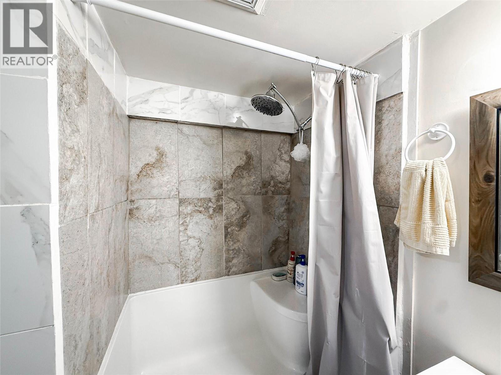 510 10th Avenue, Montrose, British Columbia  V0G 1P0 - Photo 28 - 10380818