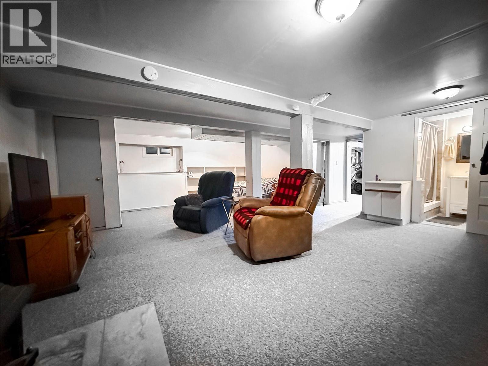 510 10th Avenue, Montrose, British Columbia  V0G 1P0 - Photo 32 - 10380818