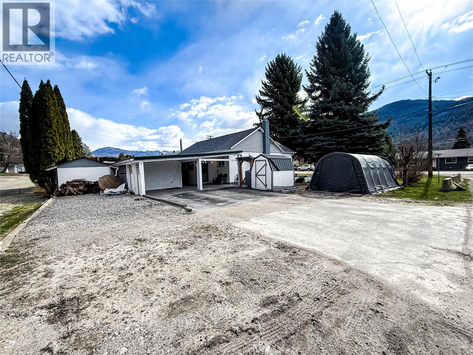 510 10th Avenue, Montrose, British Columbia  V0G 1P0 - Photo 40 - 10380818