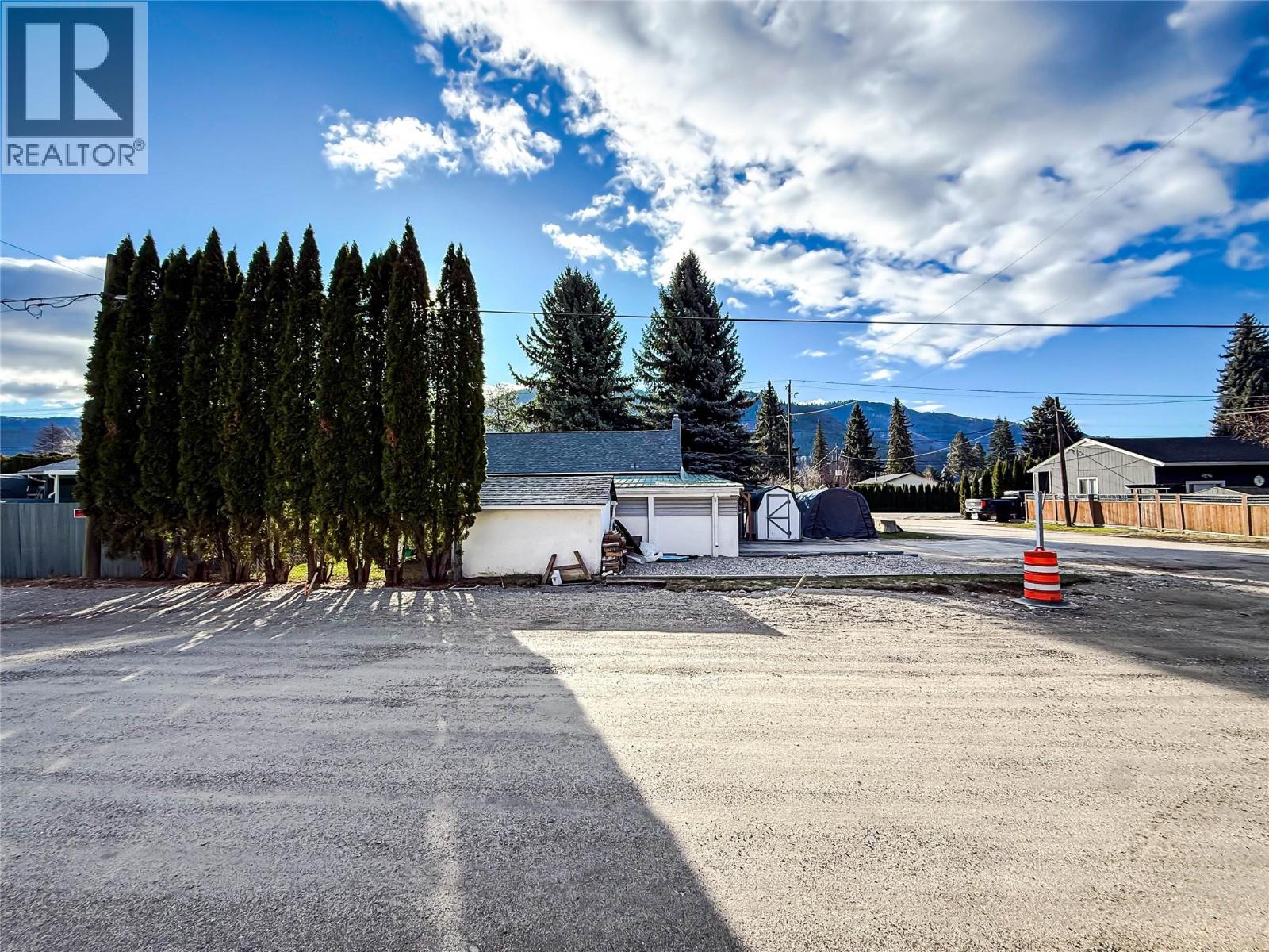 510 10th Avenue, Montrose, British Columbia  V0G 1P0 - Photo 41 - 10380818