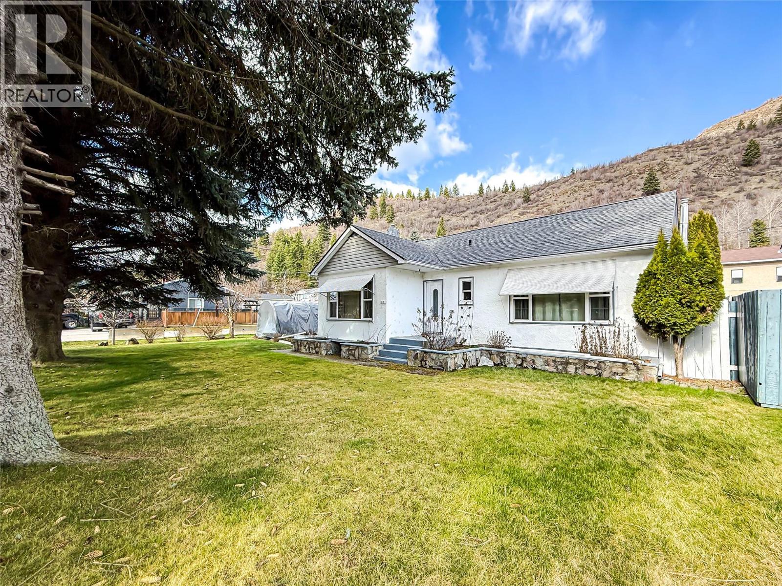 510 10th Avenue, Montrose, British Columbia  V0G 1P0 - Photo 43 - 10380818