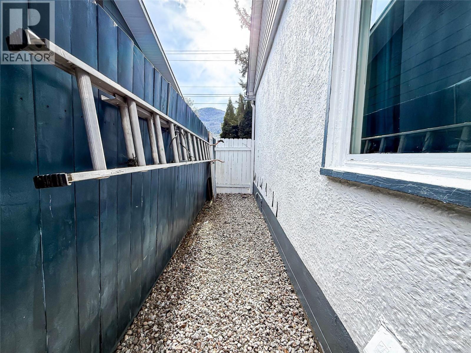 510 10th Avenue, Montrose, British Columbia  V0G 1P0 - Photo 52 - 10380818