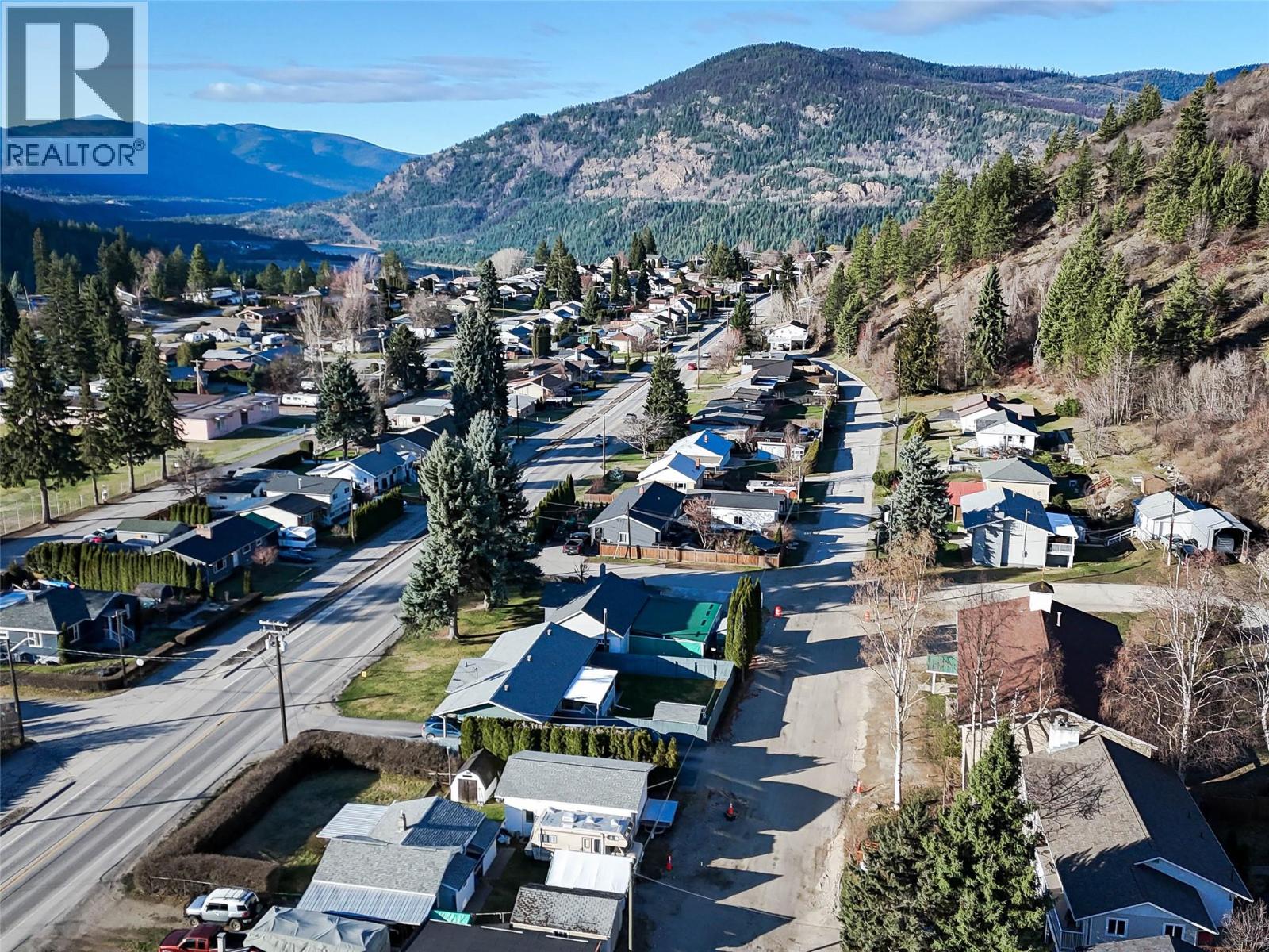 510 10th Avenue, Montrose, British Columbia  V0G 1P0 - Photo 56 - 10380818